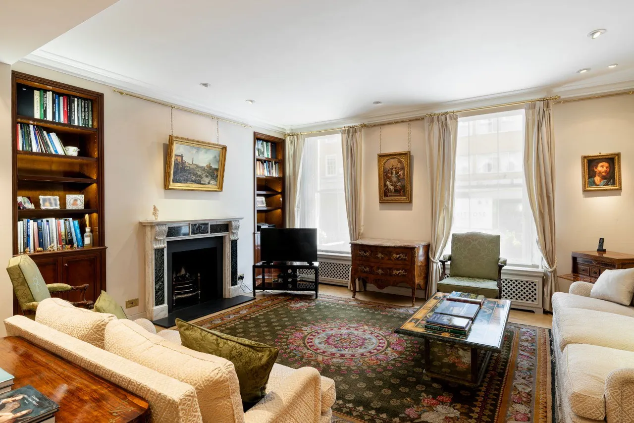 3 bed flat for sale — Lowndes Square, London, SW1X 9JJ