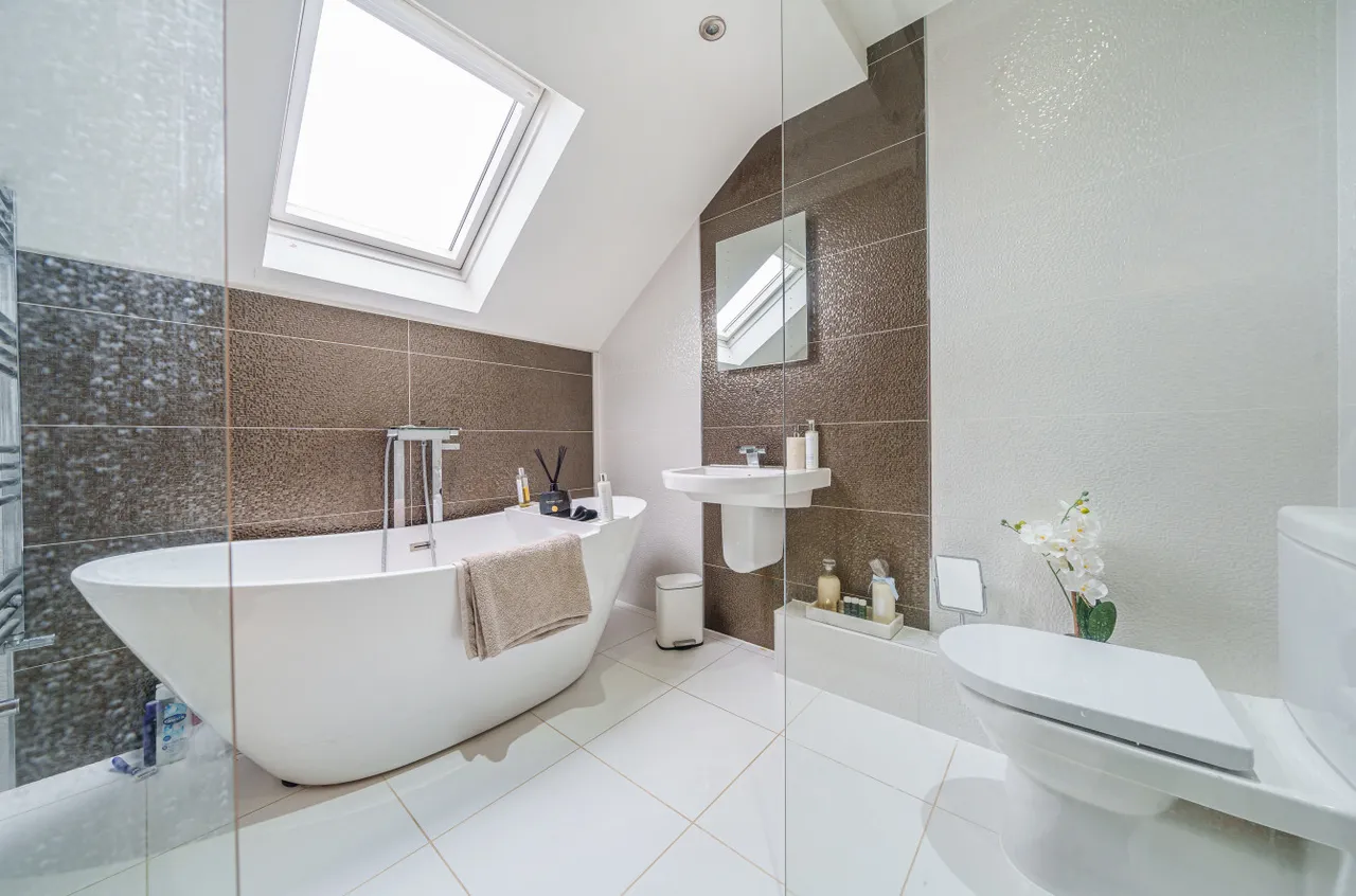 Romsey Road, West Wellow, SO51, photo 13