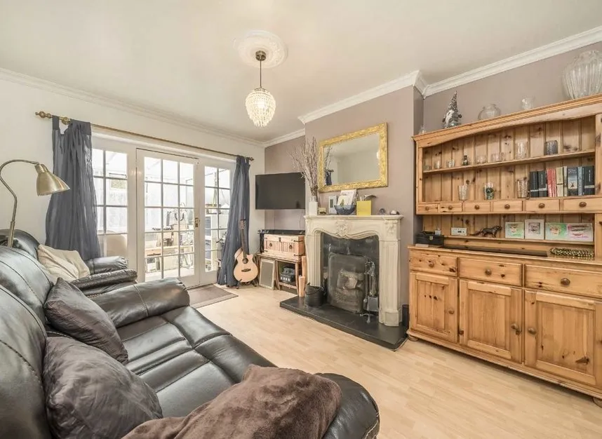 Swan Road, Hanworth, TW13, photo 2