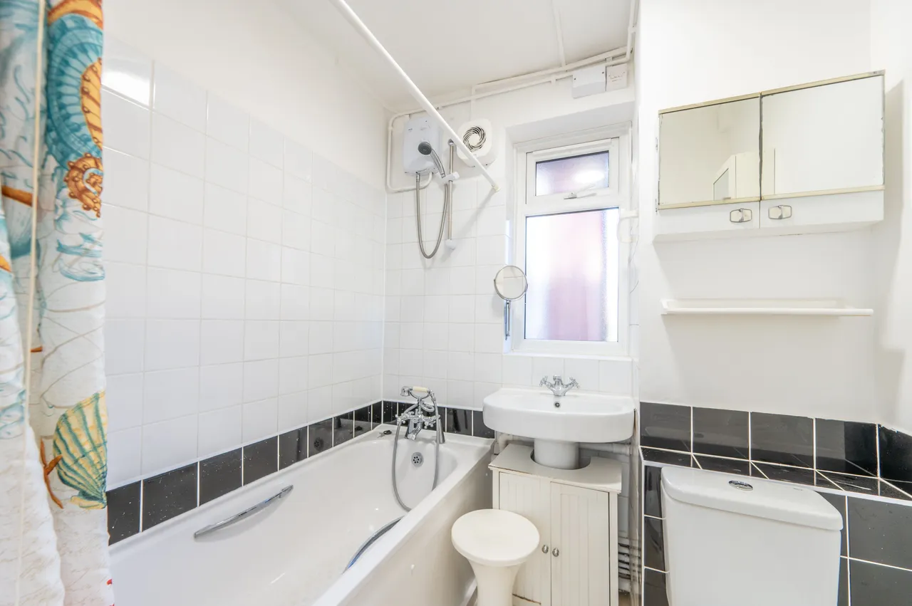 2 Barkis House, Henry Dickens Court, St Anns Road, London, photo 5
