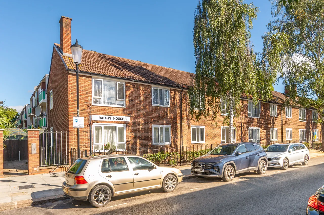 2 Barkis House, Henry Dickens Court, St Anns Road, London, photo 2