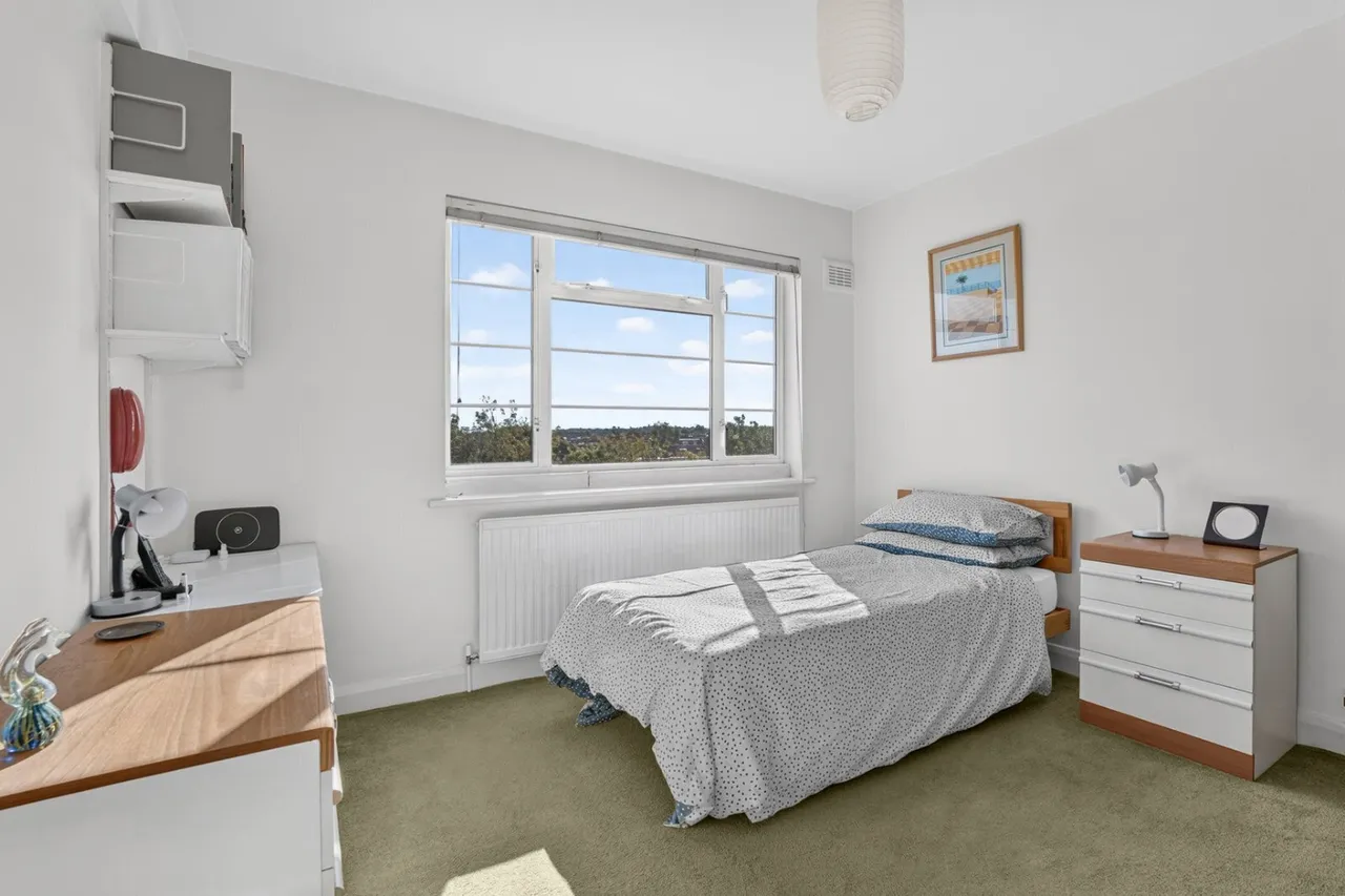 Upper Richmond Road West, London, SW14, photo 6