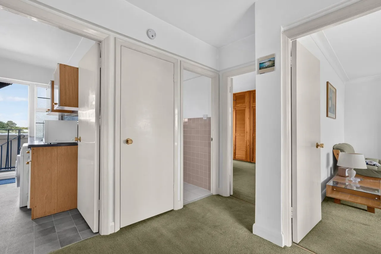 Upper Richmond Road West, London, SW14, photo 14
