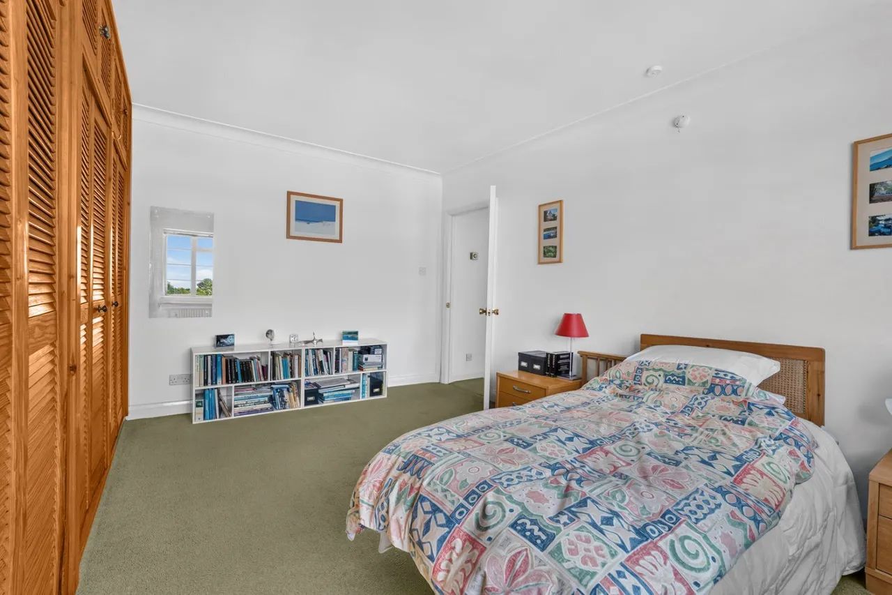Upper Richmond Road West, London, SW14, photo 13