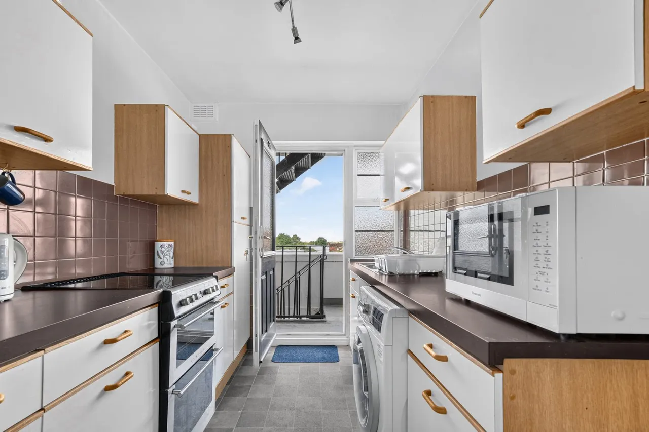 Upper Richmond Road West, London, SW14, photo 16