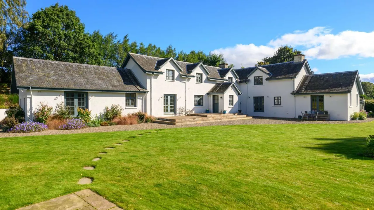 4 bed house for sale — Forest House, Dunkeld, Perthshire, PH8 0JA