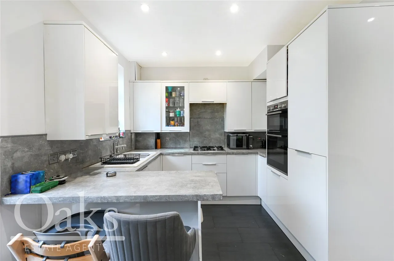 Runnymede Crescent, Streatham Vale, SW16, photo 5