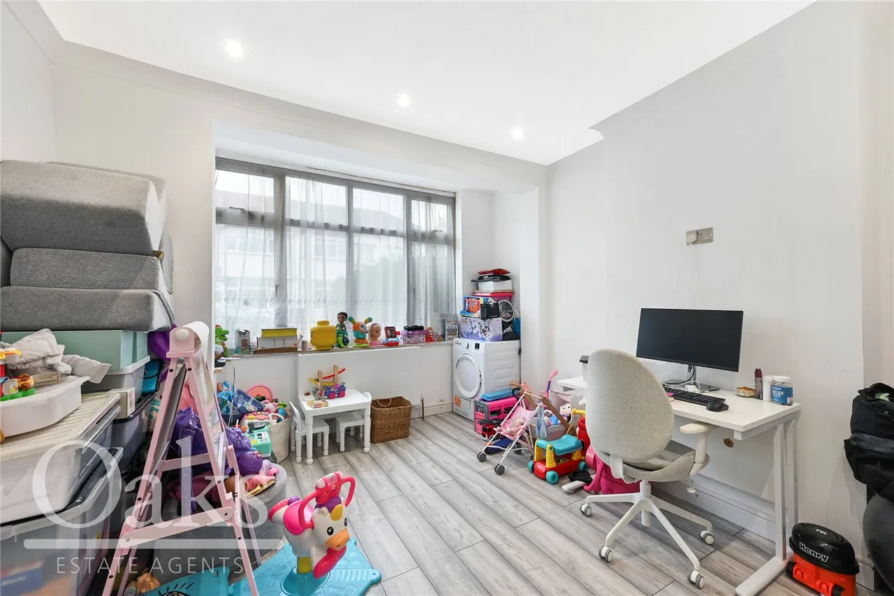 Runnymede Crescent, Streatham Vale, SW16, photo 9