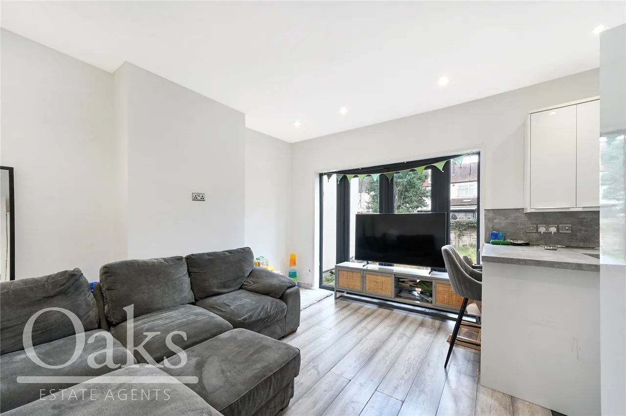 Runnymede Crescent, Streatham Vale, SW16, photo 2