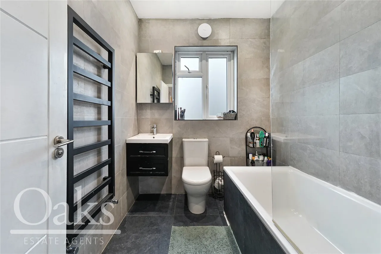 Runnymede Crescent, Streatham Vale, SW16, photo 11