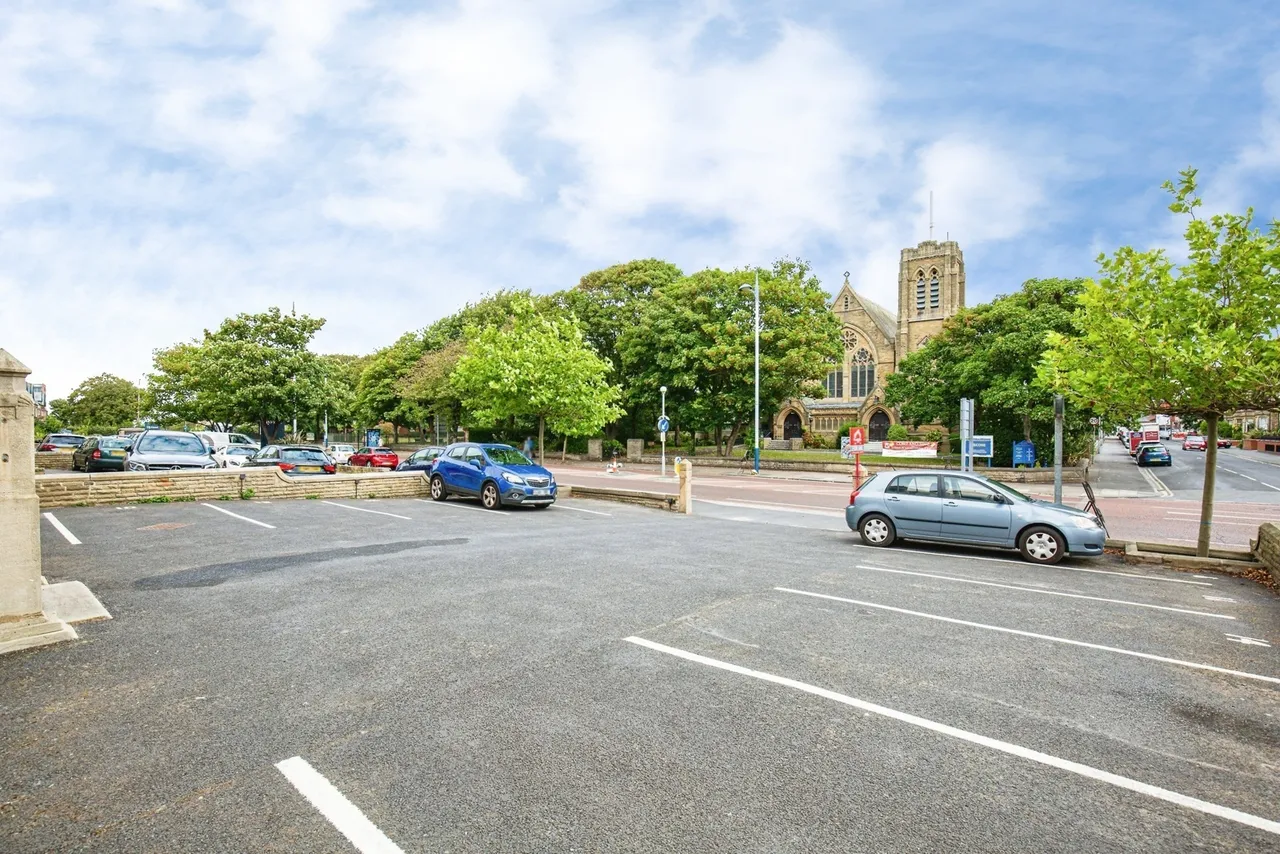 Clifton Drive North, Lytham St. Annes, FY8, photo 13
