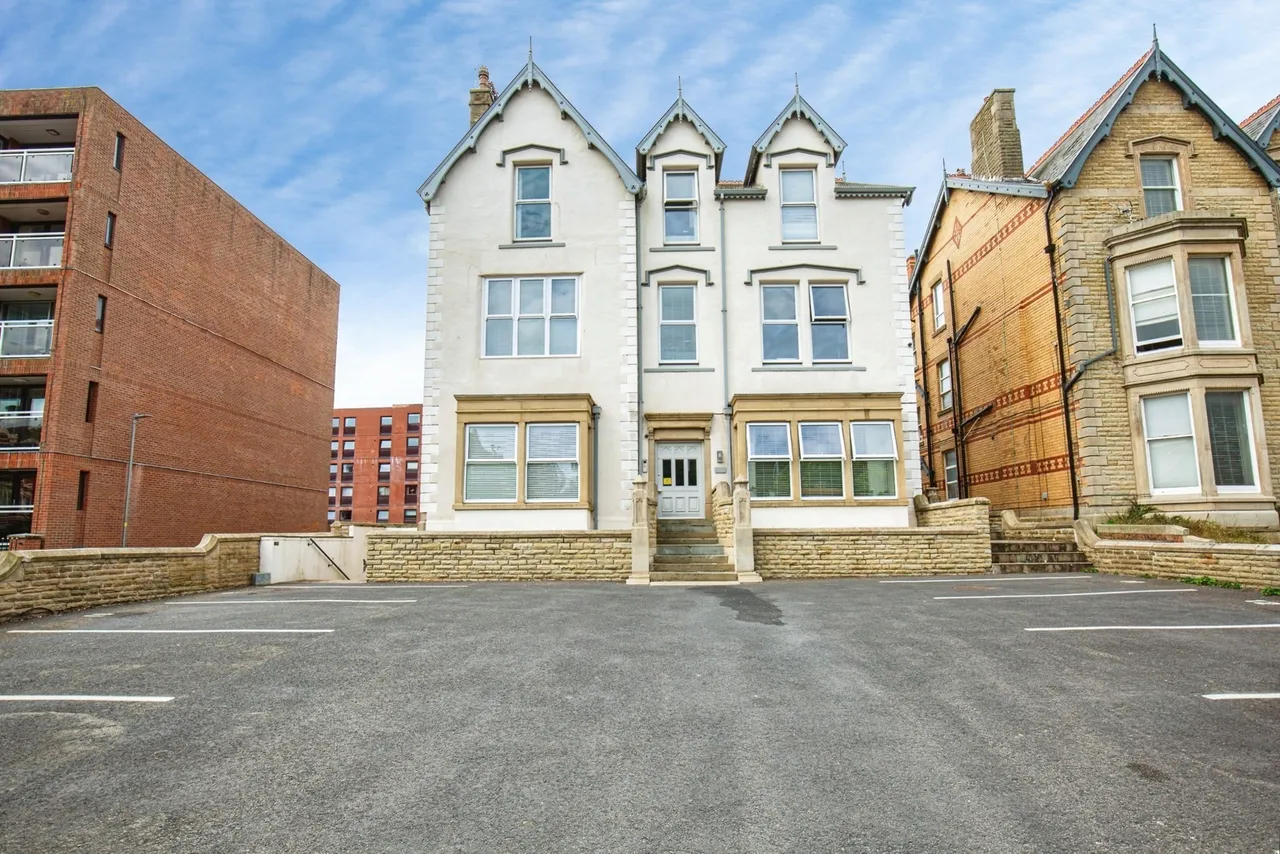 Clifton Drive North, Lytham St. Annes, FY8, photo 12