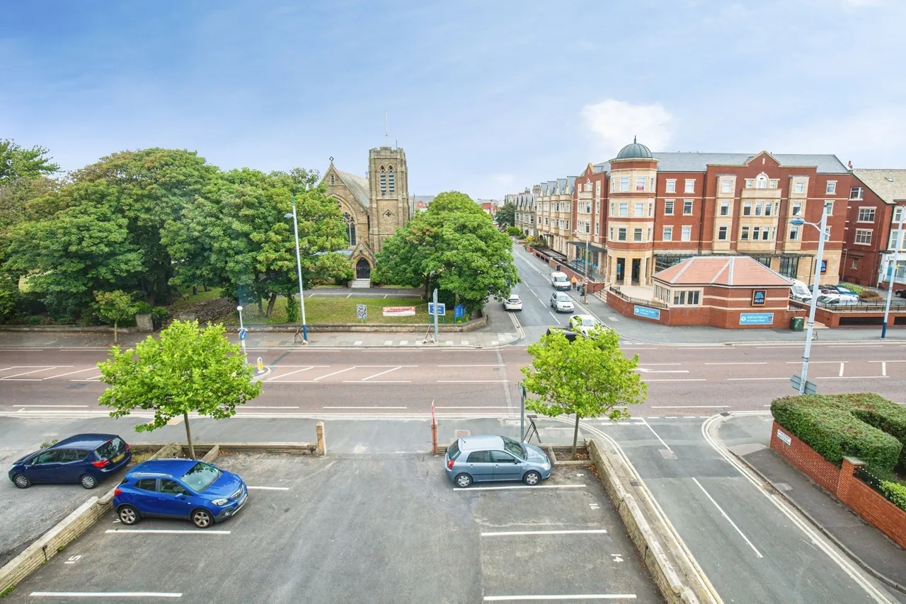 Clifton Drive North, Lytham St. Annes, FY8, photo 11