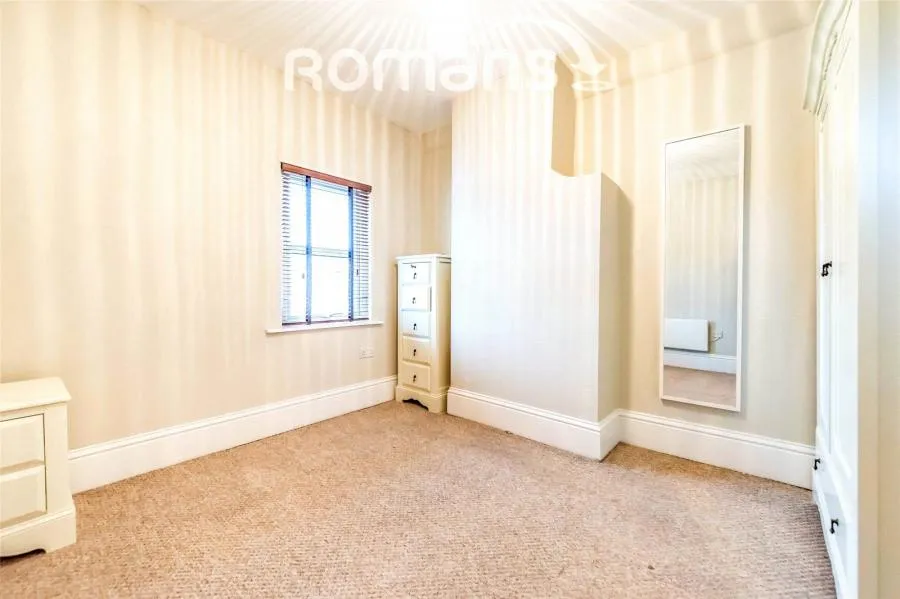 Peabody Road, Farnborough, GU14, photo 6