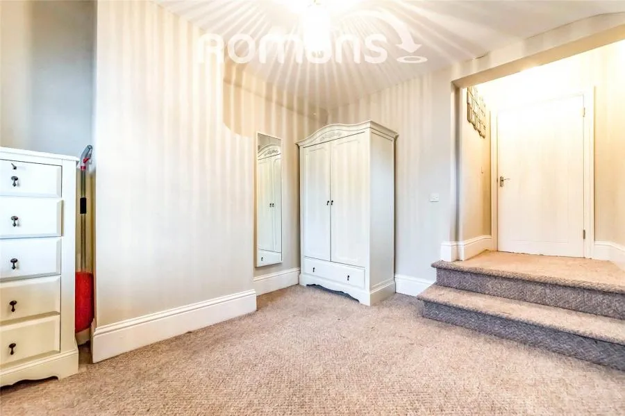 Peabody Road, Farnborough, GU14, photo 4