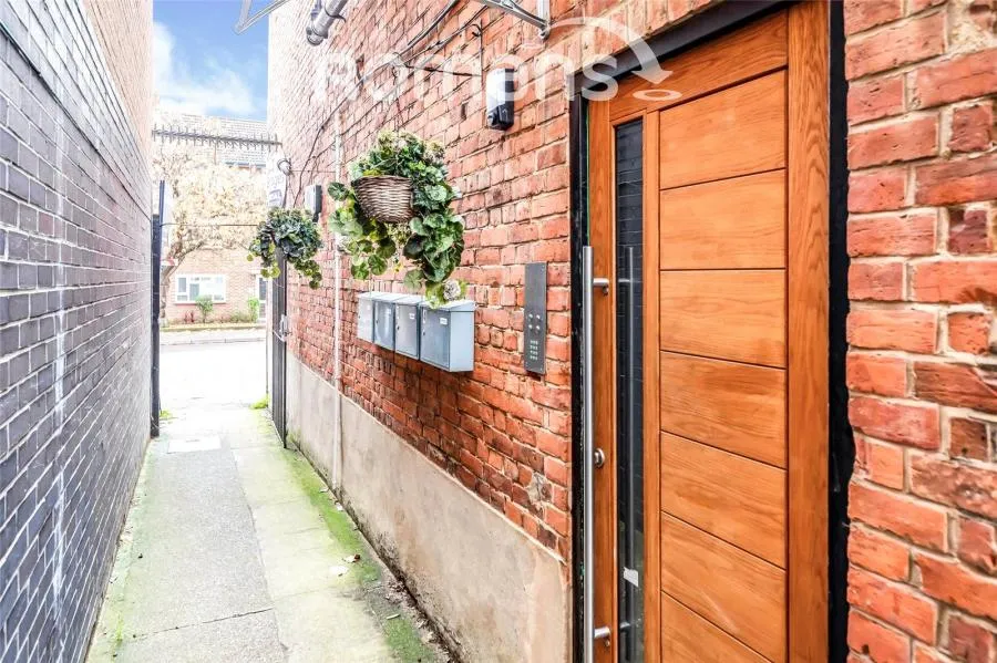 Peabody Road, Farnborough, GU14, photo 7