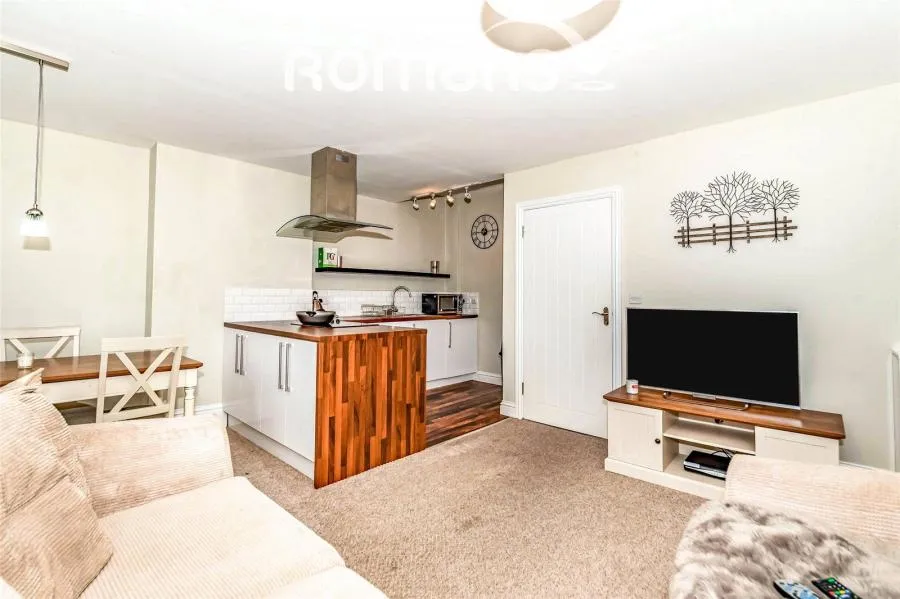 Peabody Road, Farnborough, GU14, photo 9