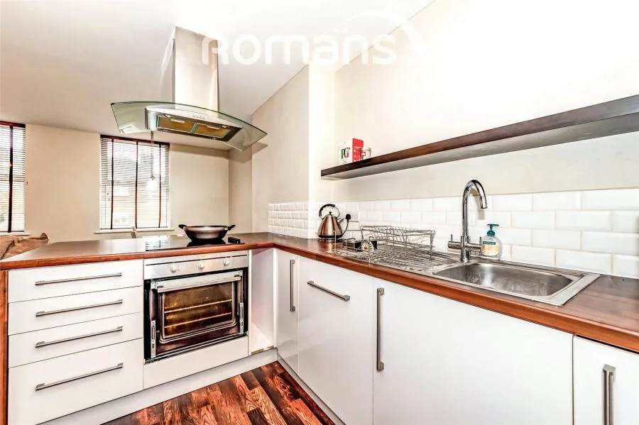 Peabody Road, Farnborough, GU14, photo 2