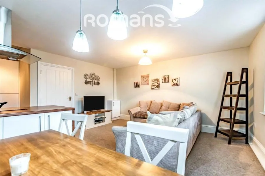 Peabody Road, Farnborough, GU14, photo 3