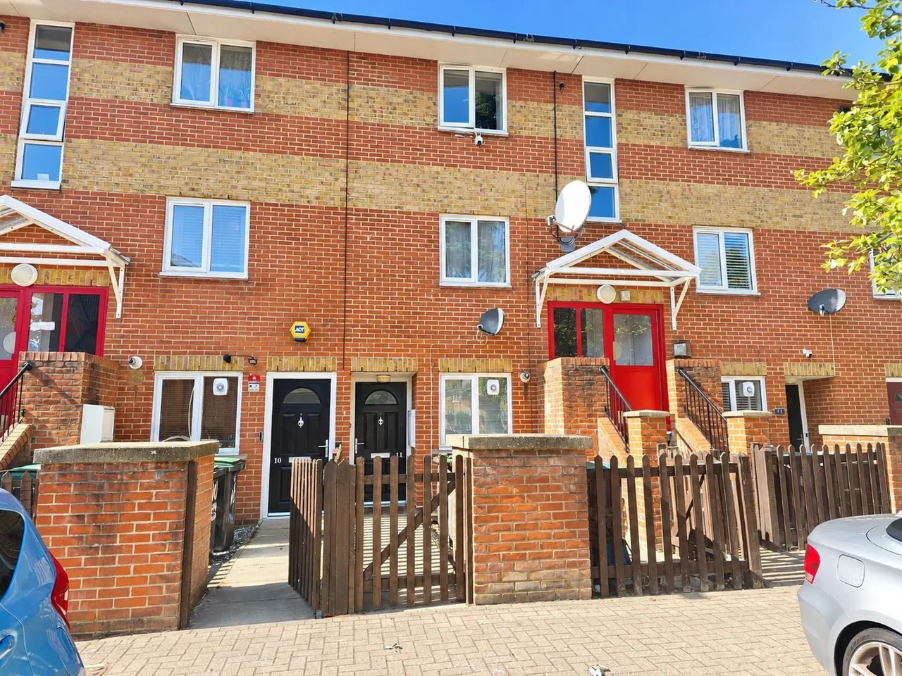 2 bed house for sale, Copperfield Drive, London, N15