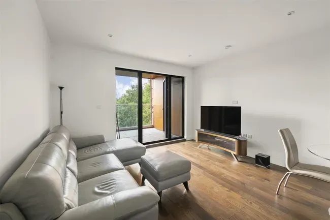 2 bed property for sale — Brindley Place, Uxbridge