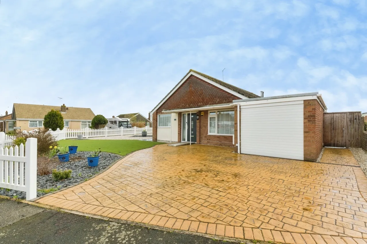 Bertram Avenue, Little Clacton, Clacton-on-Sea, Essex, CO16, photo 14