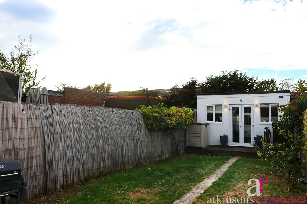 Broadlands Avenue, Enfield, EN3, photo 19