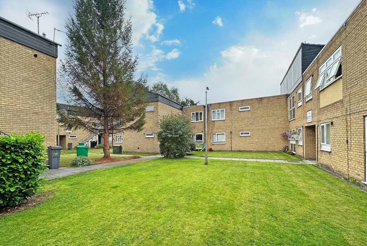 Petersfield Drive, Baguley, Manchester M23 9PS, photo 5