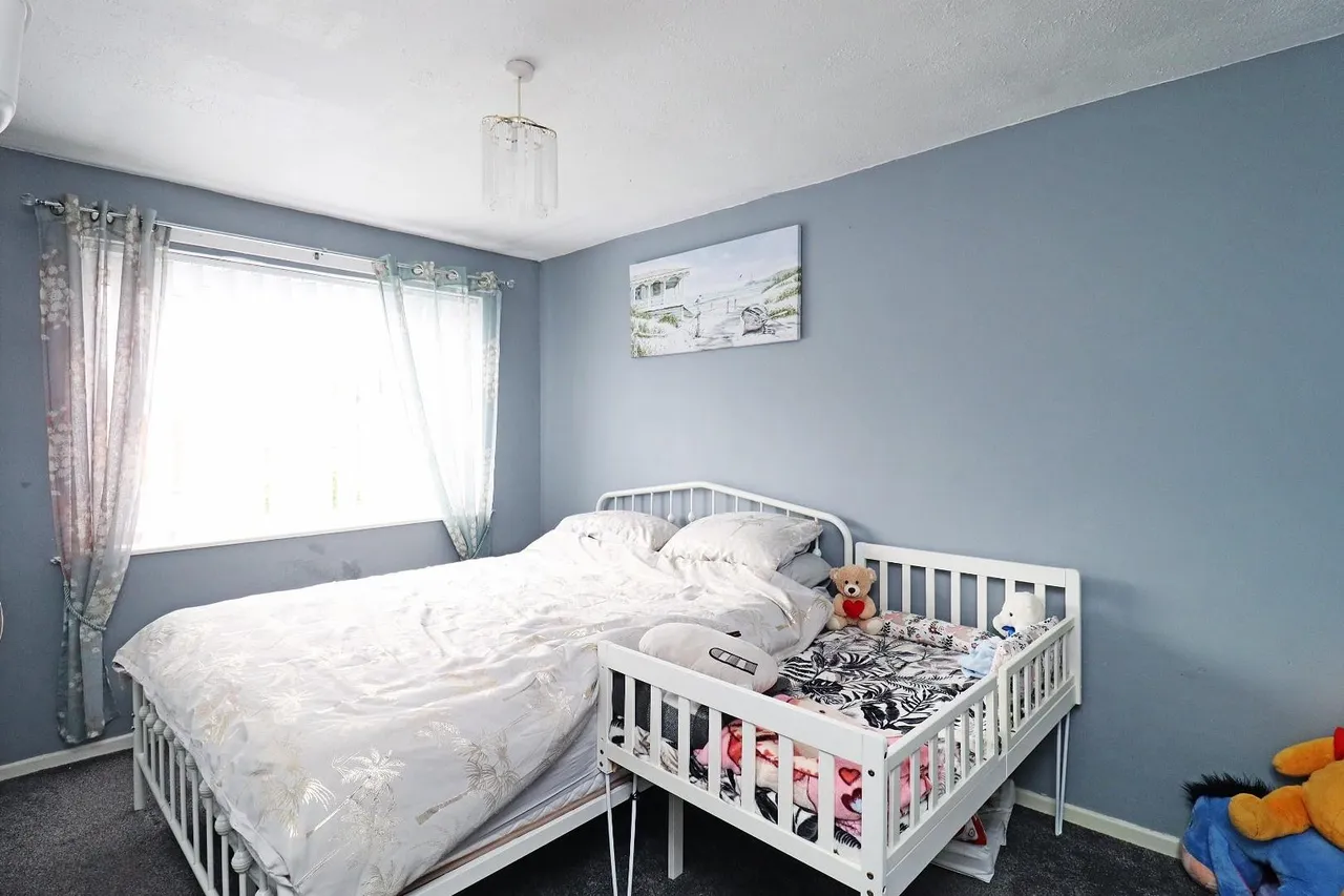 Petersfield Drive, Baguley, Manchester M23 9PS, photo 9