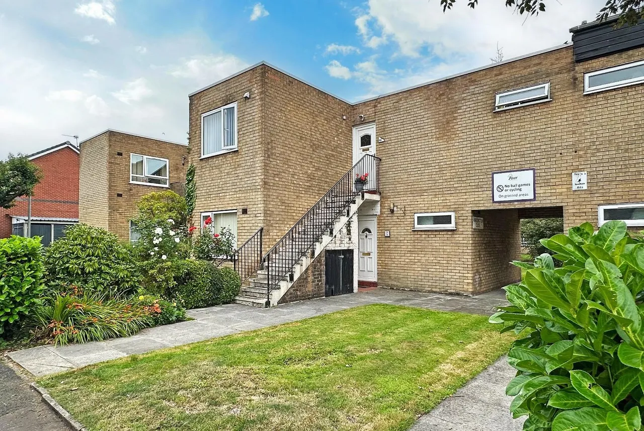 2 bed flat for sale — Petersfield Drive, Baguley, Manchester M23 9PS