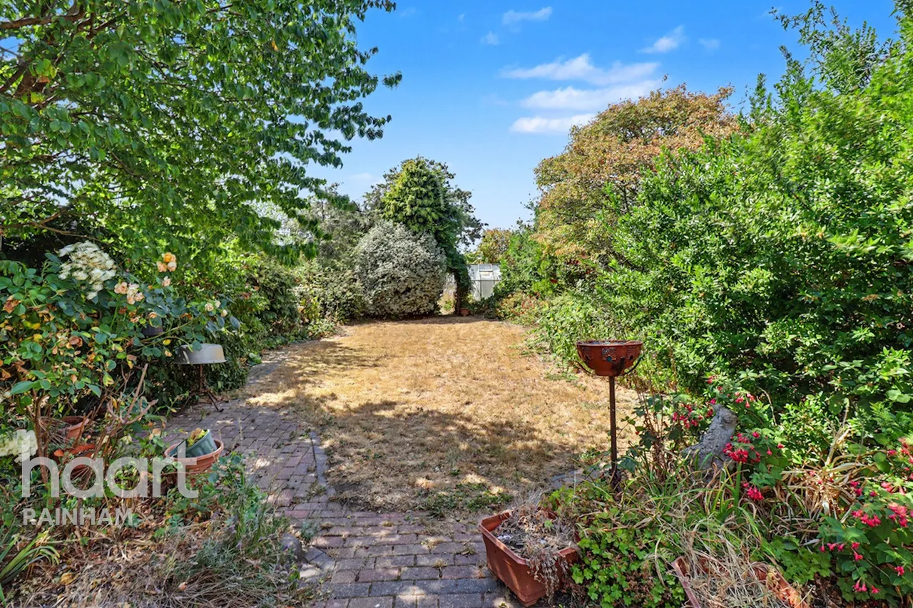 Allen Road, Rainham, RM13, photo 21
