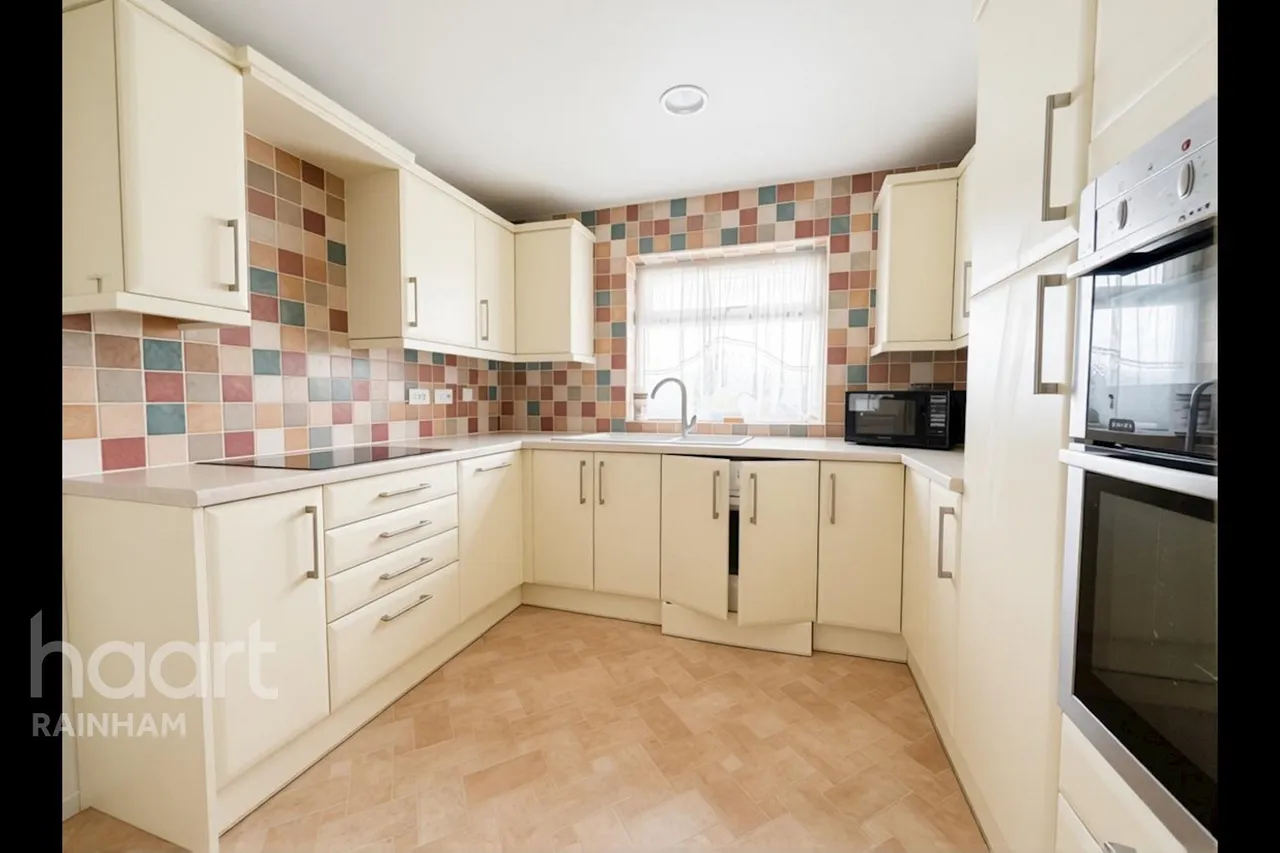 Allen Road, Rainham, RM13, photo 8