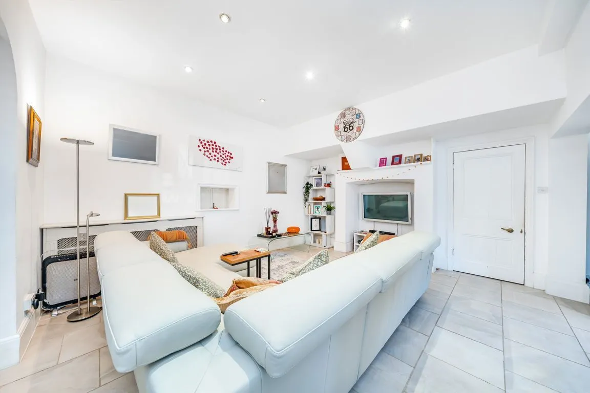 Mayfield Road, Weybridge, KT13, photo 2