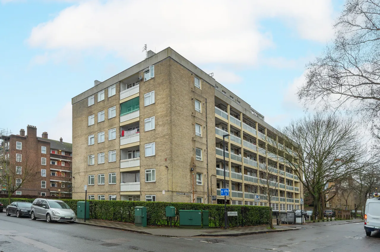 3 bed flat for sale, London, SE5