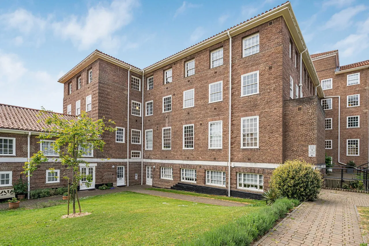 1 bed flat for sale, Scott Avenue, London, SW15