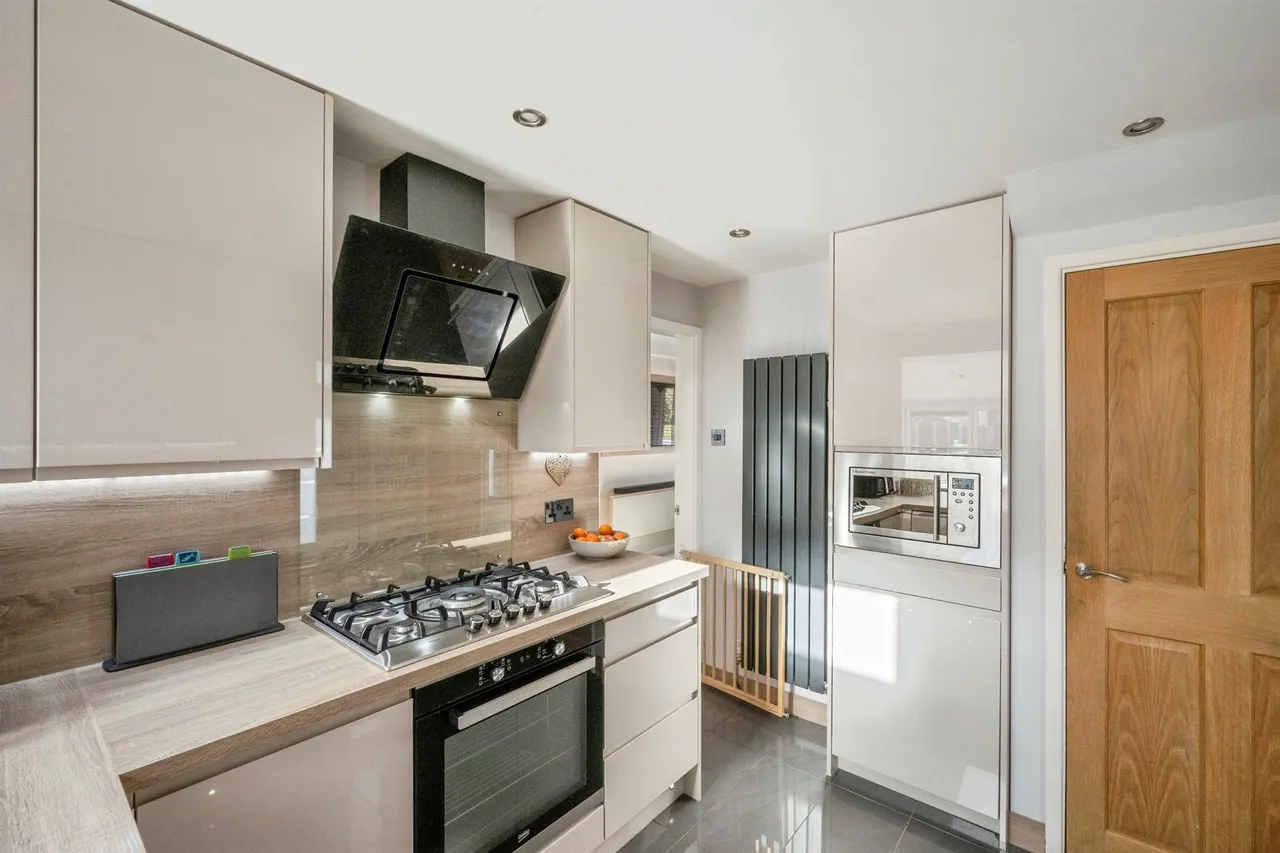Chatsworth Avenue, Mexborough, S64, photo 8