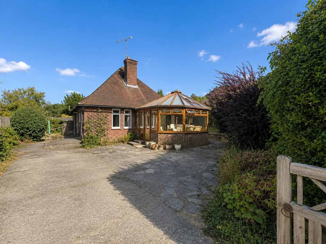 York Crescent, Aldershot, Hampshire, GU11 3JN, photo 2