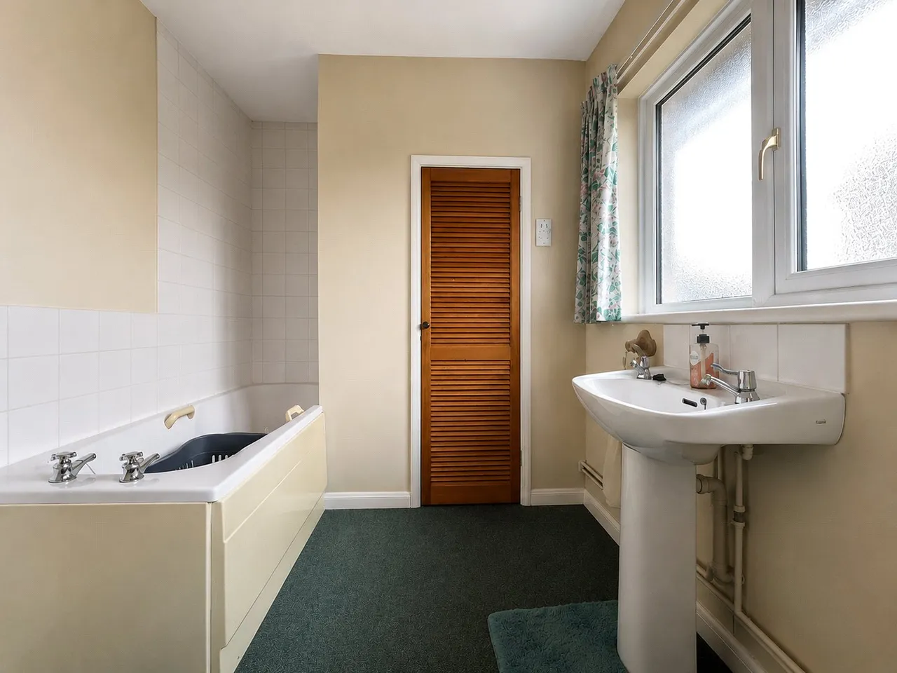 York Crescent, Aldershot, Hampshire, GU11 3JN, photo 8