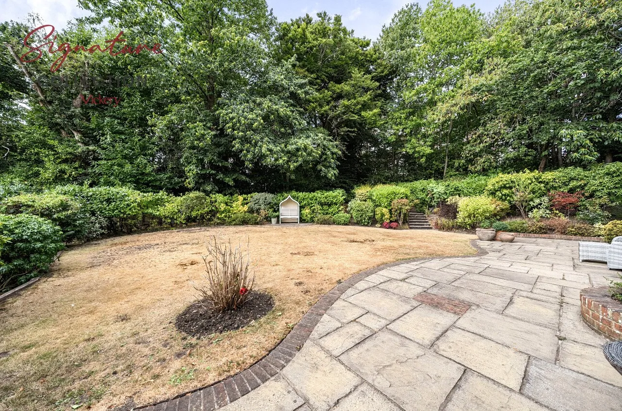 Robin Hill Drive, Camberley, Surrey, GU15 1EG, photo 5