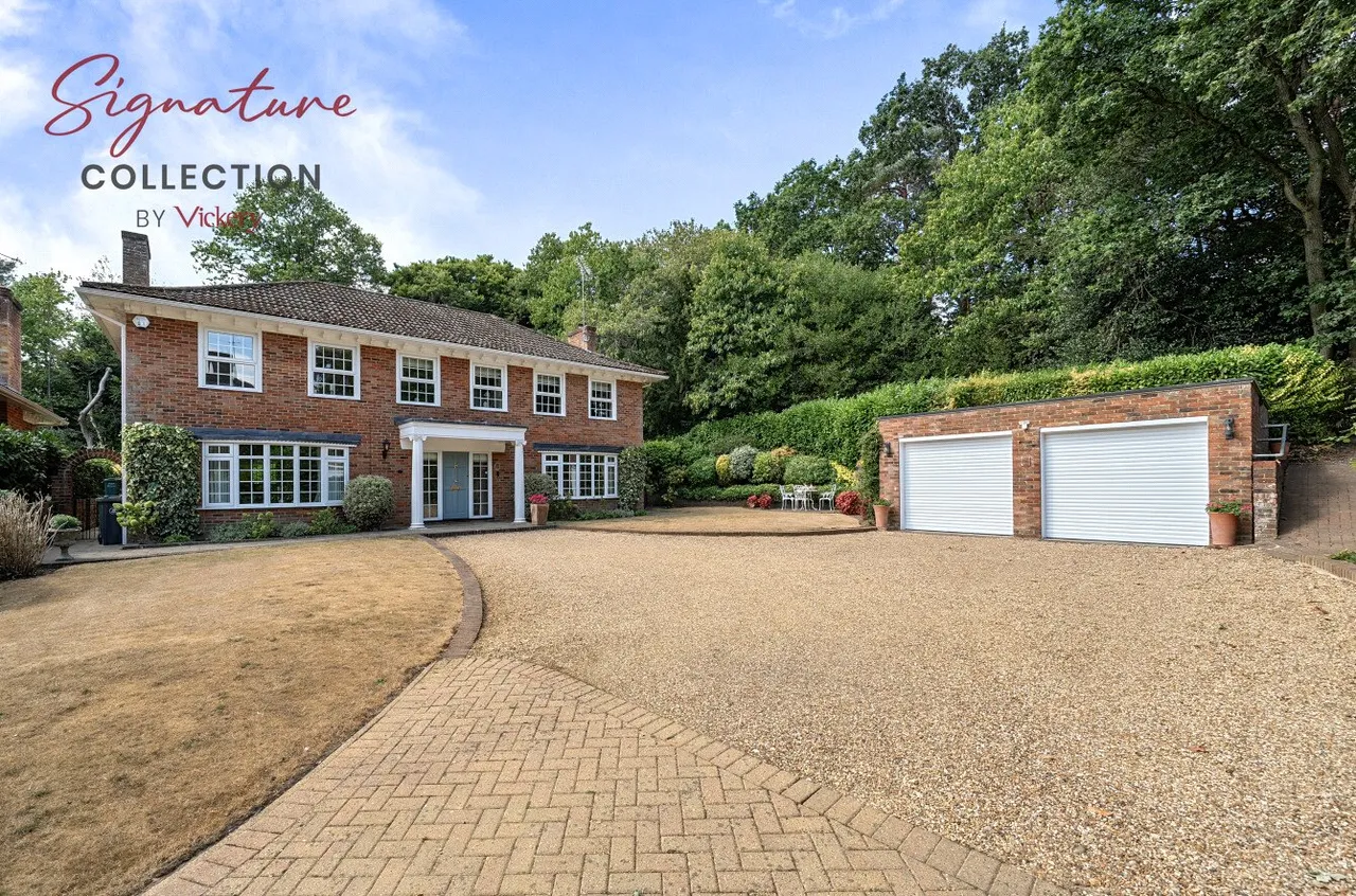 5 bed house for sale — Robin Hill Drive, Camberley, Surrey, GU15 1EG