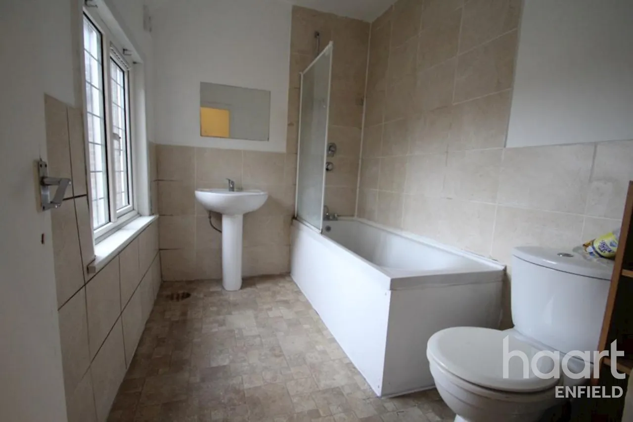 Percival Road, EN1, photo 5