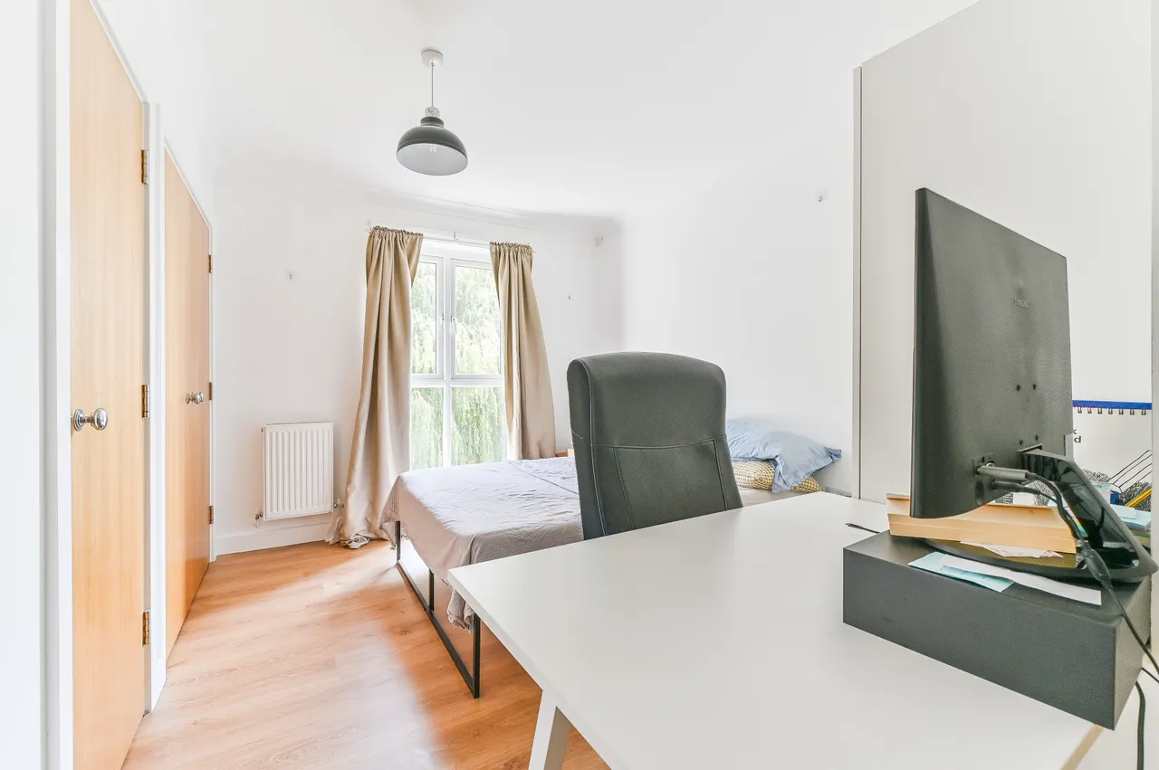 17 St Catherines Close, London, photo 8