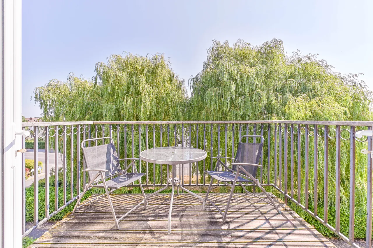 17 St Catherines Close, London, photo 2