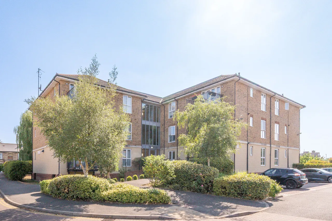 1 bed flat for sale — 17 St Catherines Close, London