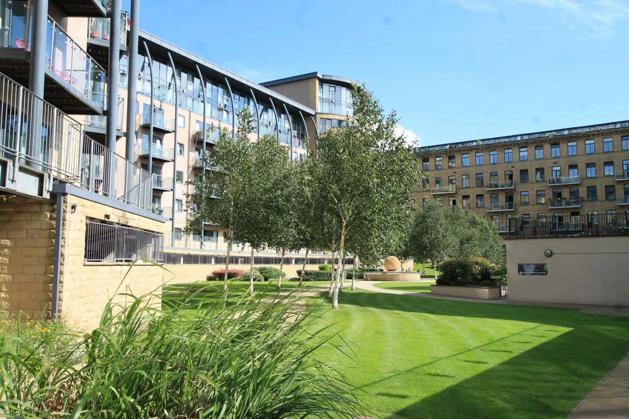 Salts Mill Road, Shipley, BD17, photo 13