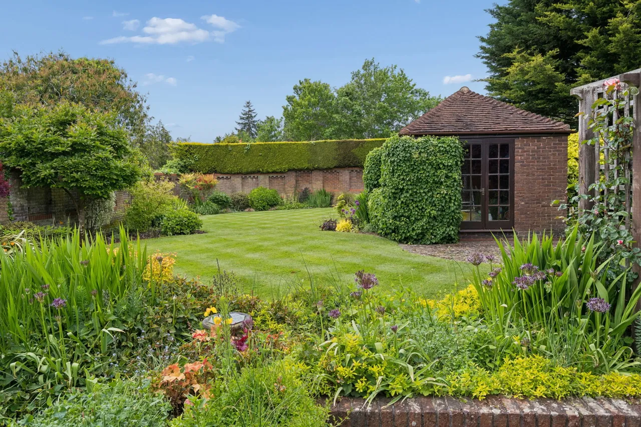 Aldenham Avenue, Radlett, WD7, photo 14