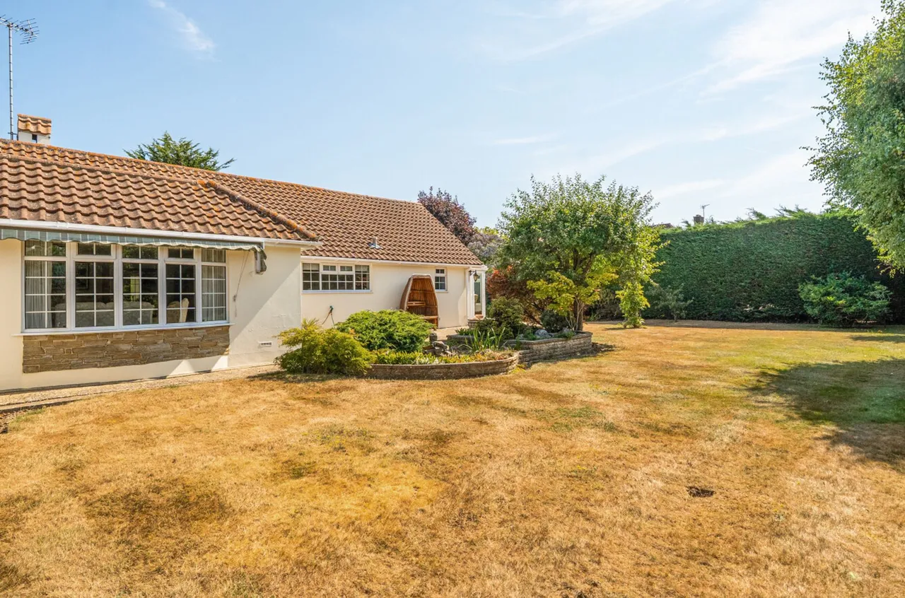 Roundle Avenue, Felpham, PO22, photo 22