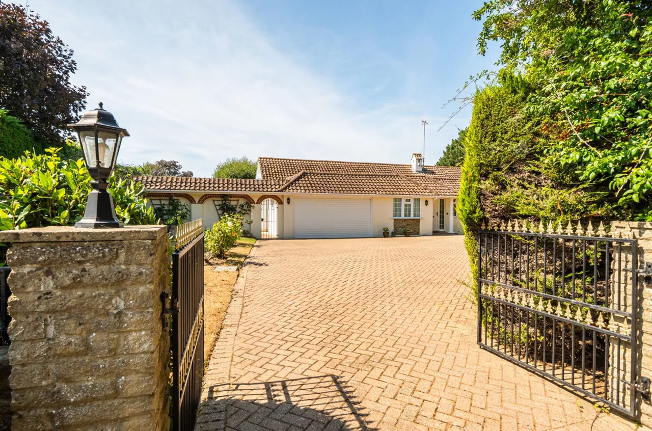 Roundle Avenue, Felpham, PO22, photo 24