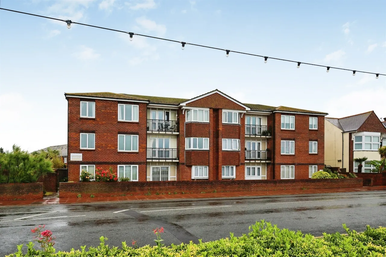 1 bed flat for sale — Wannock Road, Eastbourne