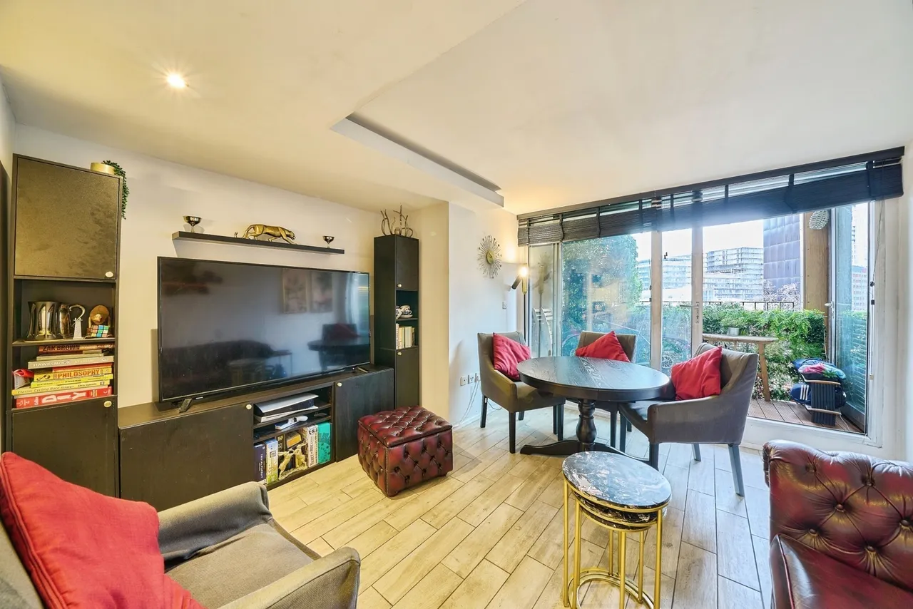 The Q Building, 110 The Grove, London, E15, photo 2